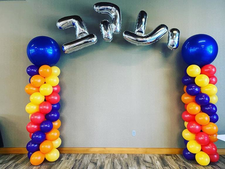 Hebrew Letter Balloons for a Bar Mitzvah - The Balloon People