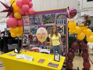 fabric backdrop for a tradeshow with balloon garlands and balloon football player ASU
