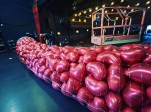 Sabrina Carpenter balloon drop, heart balloon drop