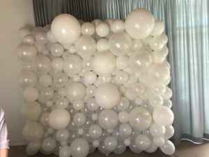 organic Balloon wall in white