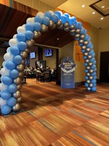 zig zag patterned Balloon Arches